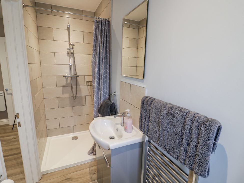 A bathroom with shower and sink at Lily Stables Black Bourton near Bampton Oxfordshire