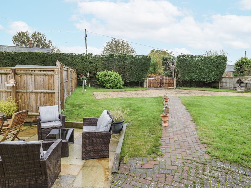 A garden with seating area and pathway at Lily Stables in Black Bourton near Bampton, Oxfordshire
