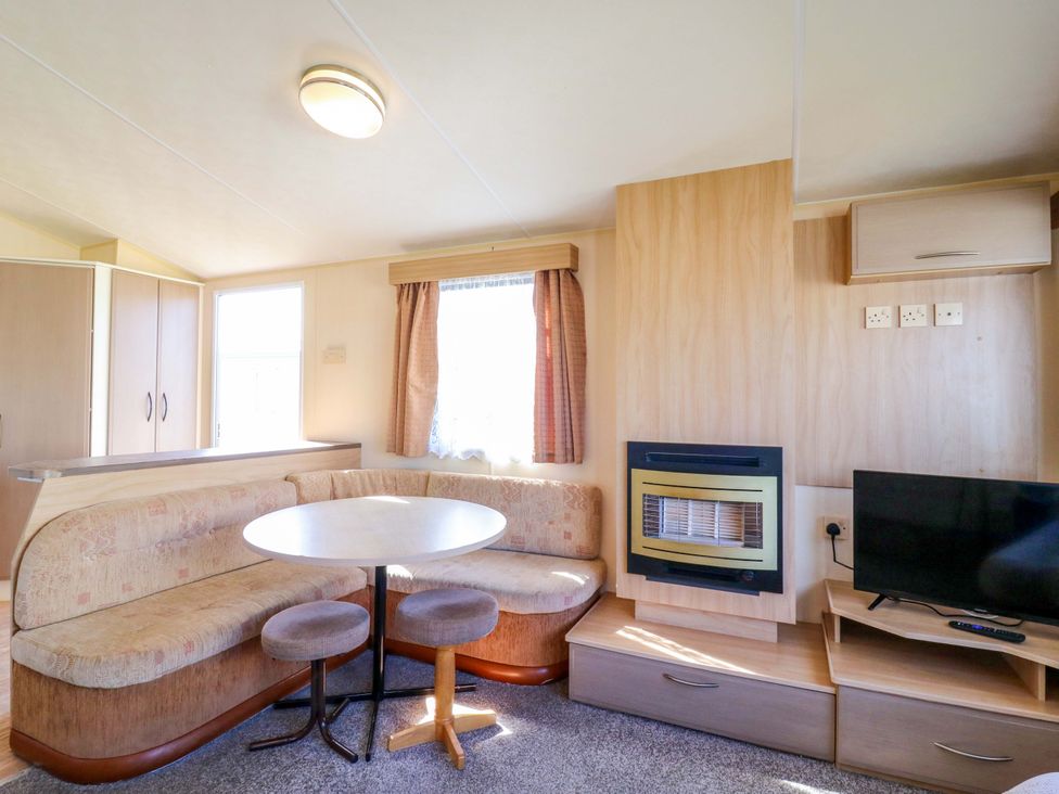 A living room with a seating area and television at Luisa Family Caravan St. Osyth