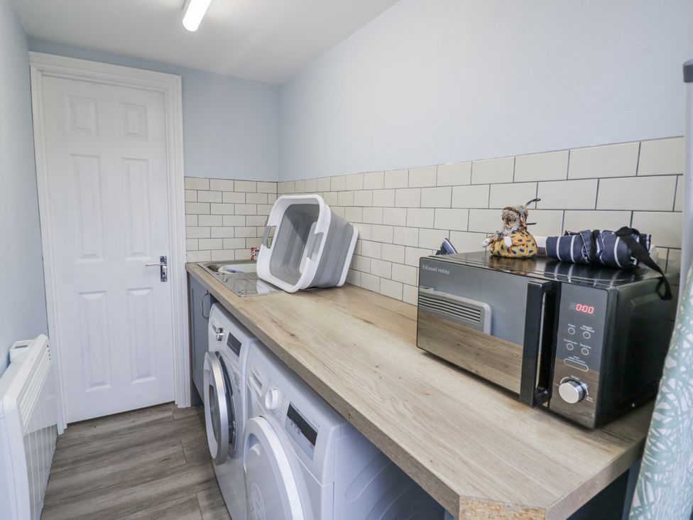 A laundry room with washing machine and dryer at Rose Stables Black Bourton near Bampton