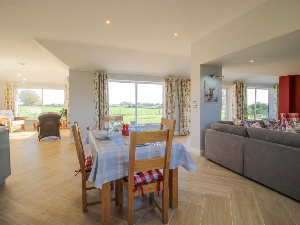 A dining area with a table and chairs at Garden Cottage in Cockshutt
