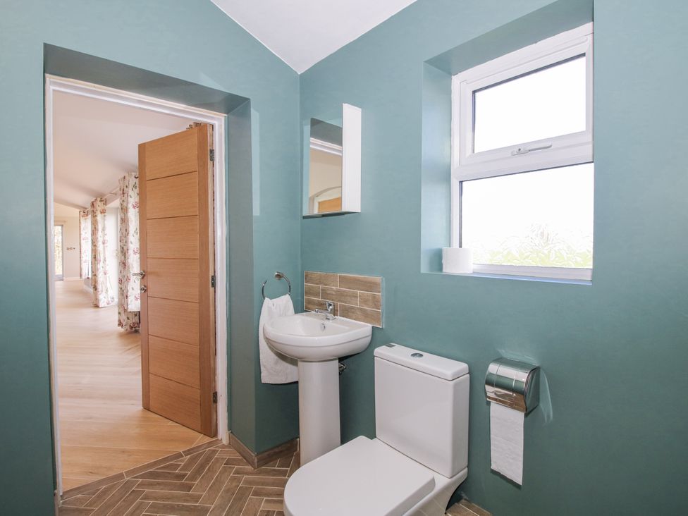 A bathroom with a sink and toilet at Garden Cottage in Cockshutt