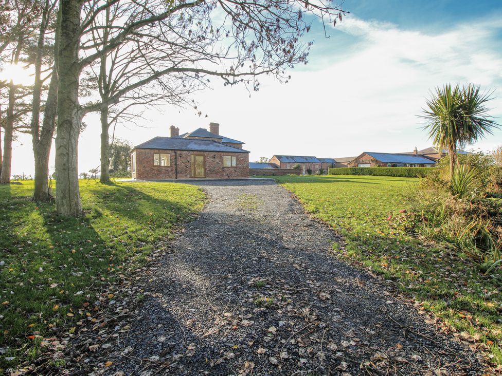 A house with a driveway and garden at Garden Cottage in Cockshutt
