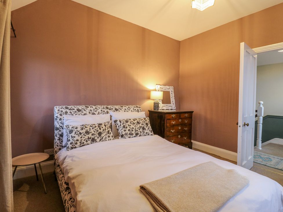 A bedroom with a bed and dresser at The Farmhouse in Whitchurch, Buckinghamshire