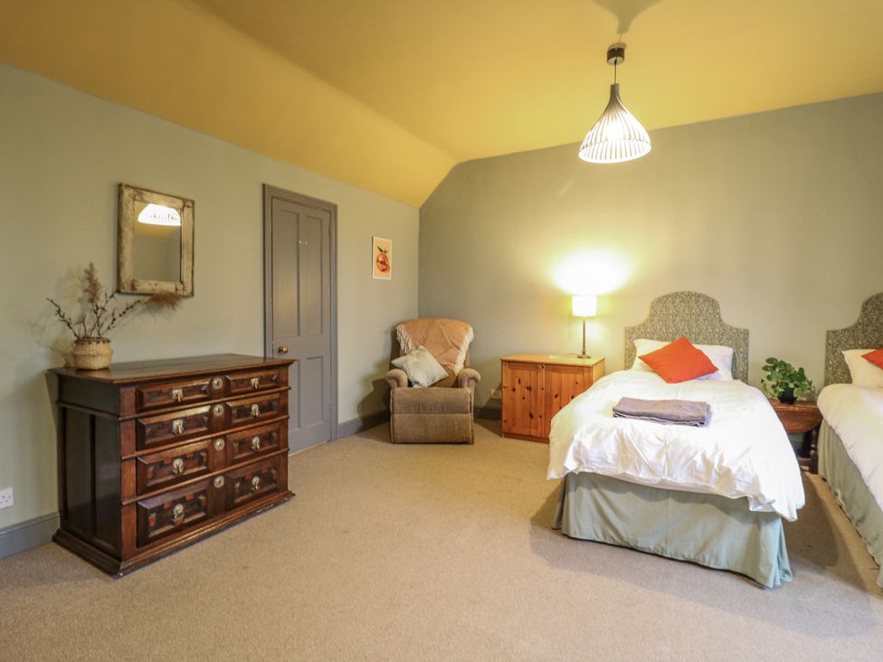A bedroom with two beds and a chest of drawers at The Farmhouse in Whitchurch, Buckinghamshire