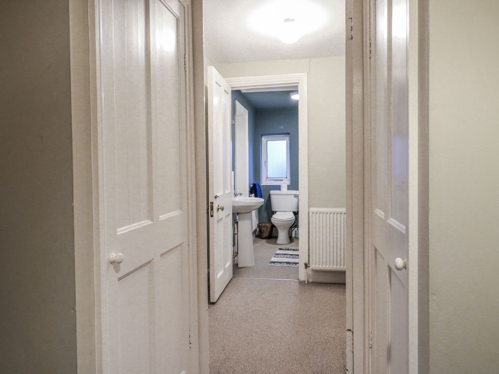 A bathroom with a toilet and sink at The Farmhouse in Whitchurch, Buckinghamshire