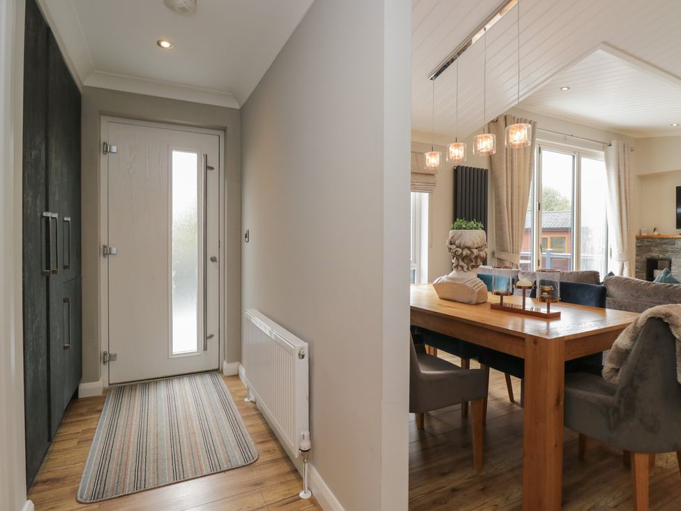 A dining area with a table and chairs at 7 Lake View in Windermere