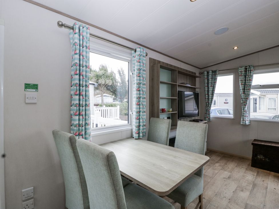 Caravan - 2 Bayside - Somerset & Wiltshire - 1190006 - thumbnail photo 8