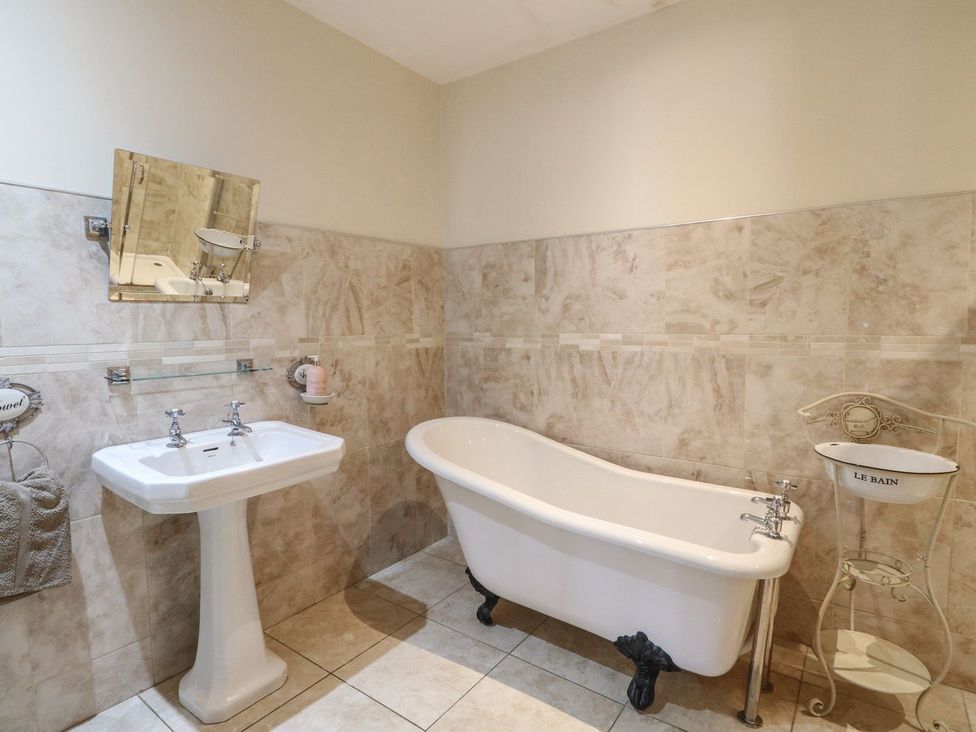 A bathroom with a bathtub and sink at Newton Hall in Inveraray