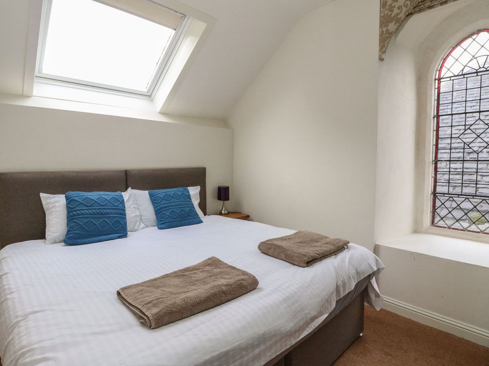 A bedroom with a bed and window at Newton Hall in Inveraray