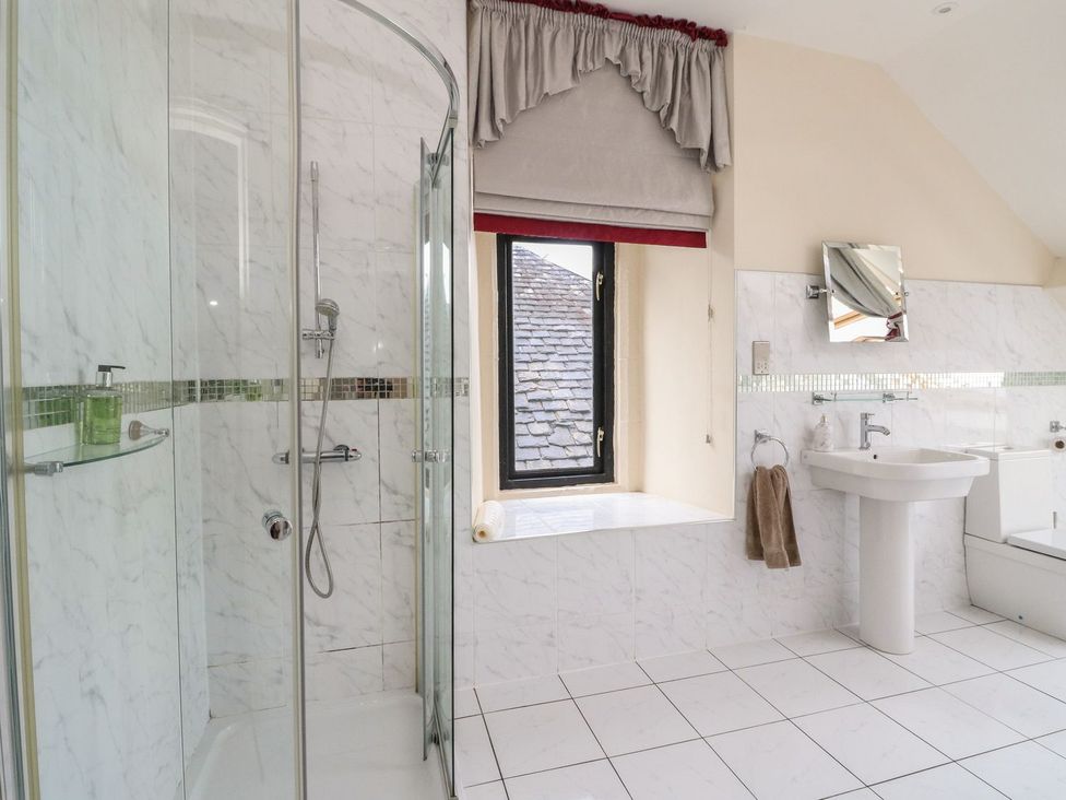 A bathroom with a shower, sink, and toilet at Newton Hall in Inveraray