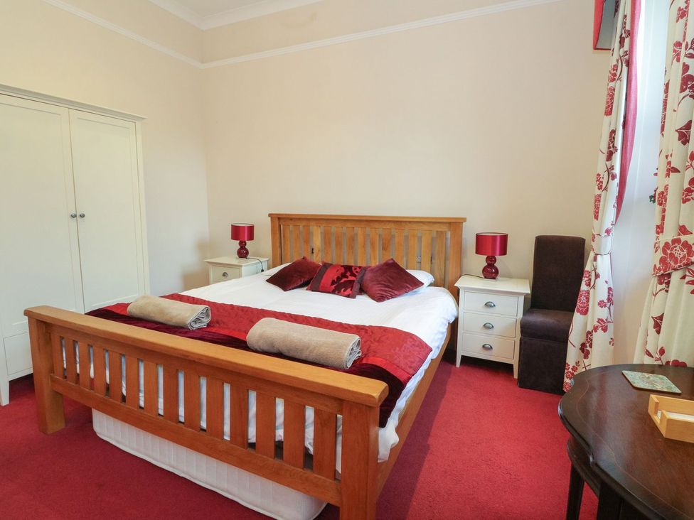 A bedroom with a bed and bedside tables at Newton Hall in Inveraray