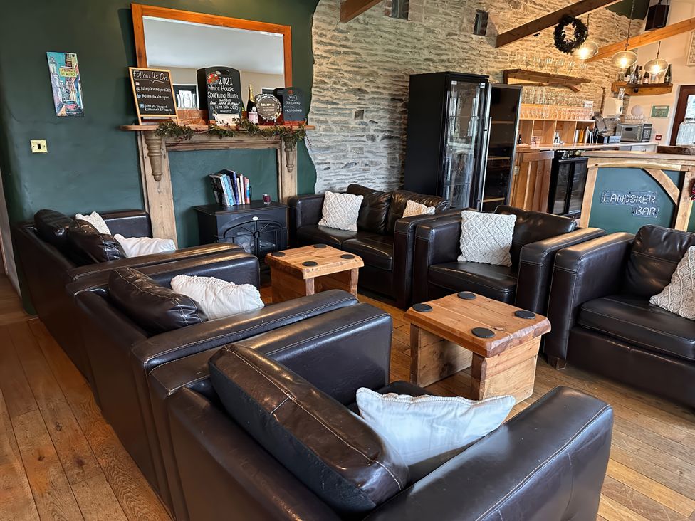 A lounge with sofas and a coffee table at Jabajak in Whitland