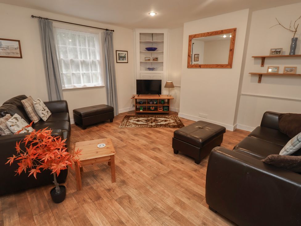 A living room with a sofa and coffee table at Duke Cottage in Woodbridge