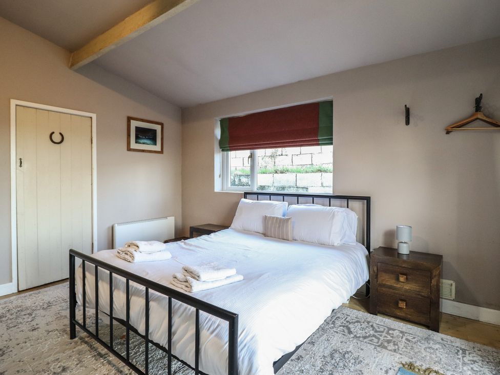 A bedroom with a bed and bedside tables at 1 Fron Uchaf in Parc near Bala