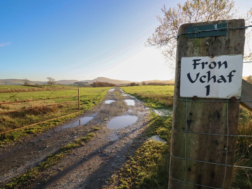 A dirt path with a gate and signpost at 1 Fron Uchaf in Parc near Bala