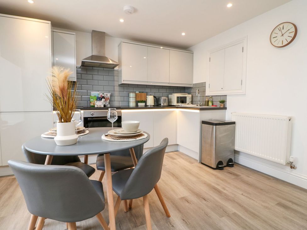 A kitchen with a dining table and chairs at Klysa in Camborne