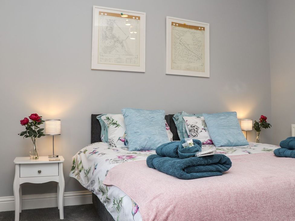 A bedroom with a bed and decorative pillows at Baker Chambers in Camborne