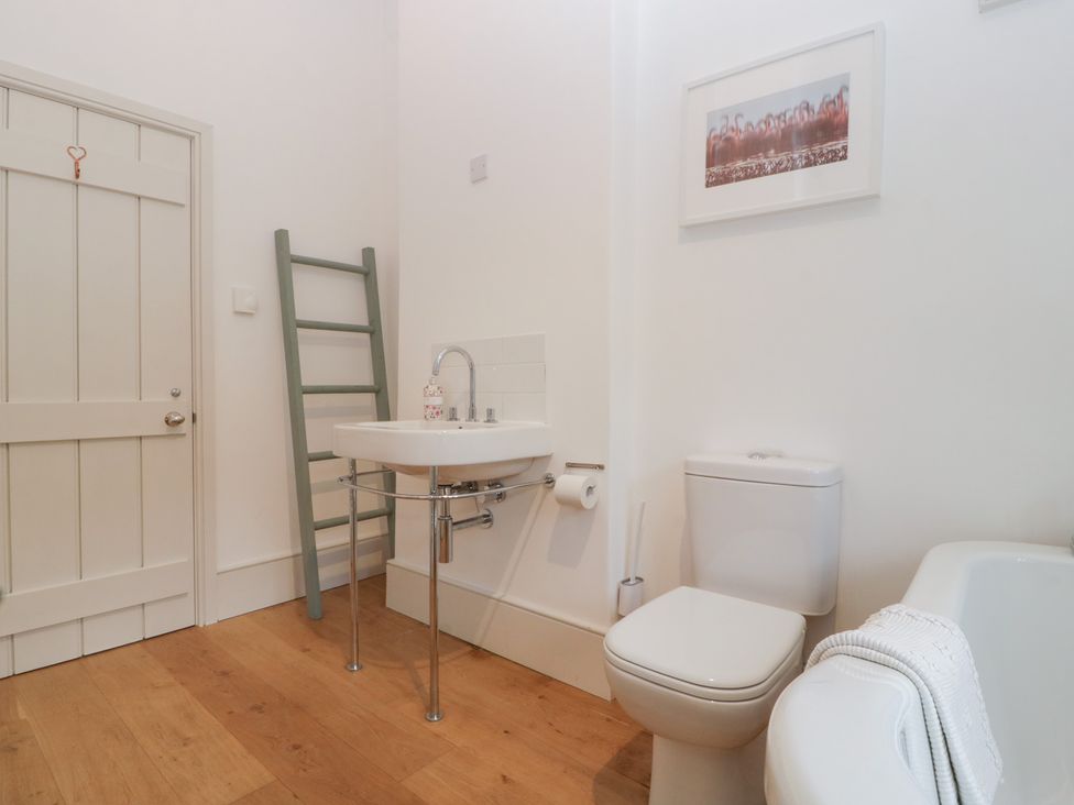 A bathroom with a sink and toilet at Spring View in Tetbury