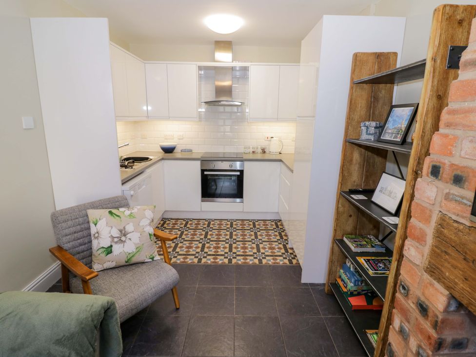 A kitchen with cabinetry and appliances at Fern Cottage in Lichfield