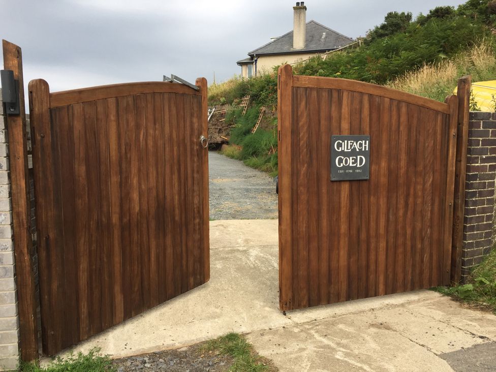 A wooden gate at the entrance of Gilfach Goed in Abersoch