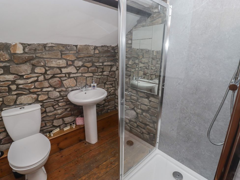 A bathroom with a shower, sink, and toilet at Arian in Aberdare