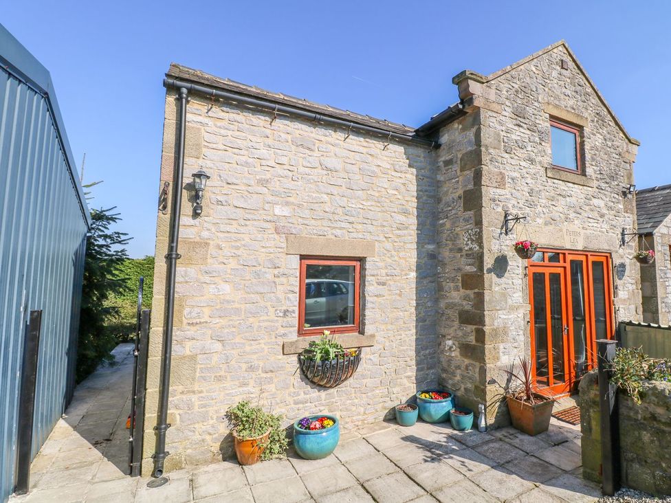 An outdoor area with a stone exterior and planters at Peters Lea Bakewell
