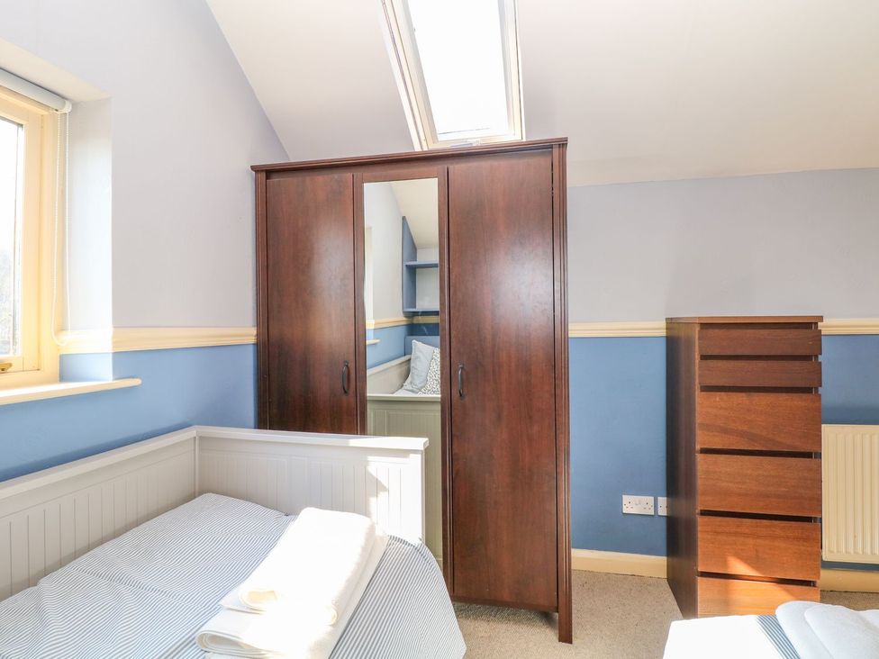 A bedroom with a wardrobe and a chest of drawers at Peters Lea in Bakewell