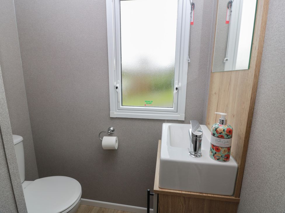 A bathroom featuring a sink and toilet at Ellies House in Stranraer