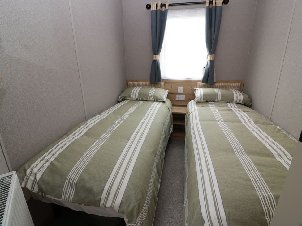 A bedroom with two single beds at Ellies House in Stranraer