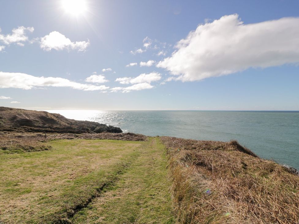 An ocean view with a grassy path at Ellies House in Stranraer