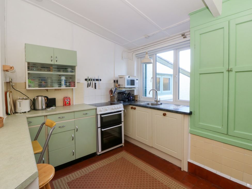 A kitchen with appliances and storage at Bryncyn in Newport, Pembrokeshire