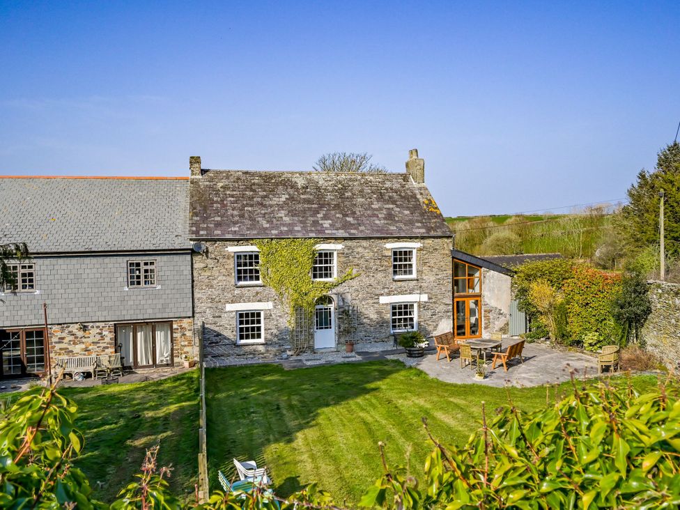 A house with garden and patio furniture at The Old Farm House near Pelynt