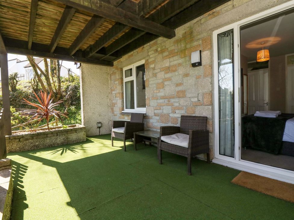 An outdoor area with seating and plants at Valley Lodge 61 Callington