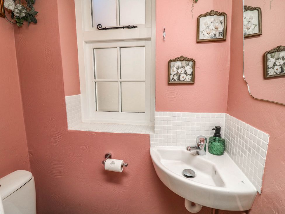 A bathroom with a sink and toilet at Freya Cottage in Metheringham