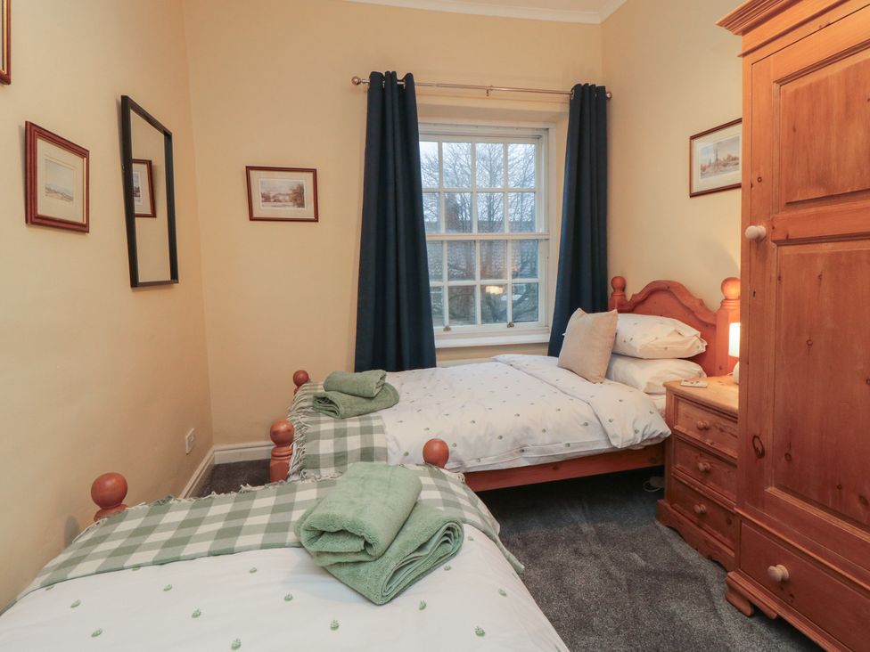 A bedroom with two beds at Daisy cottage in Pickering