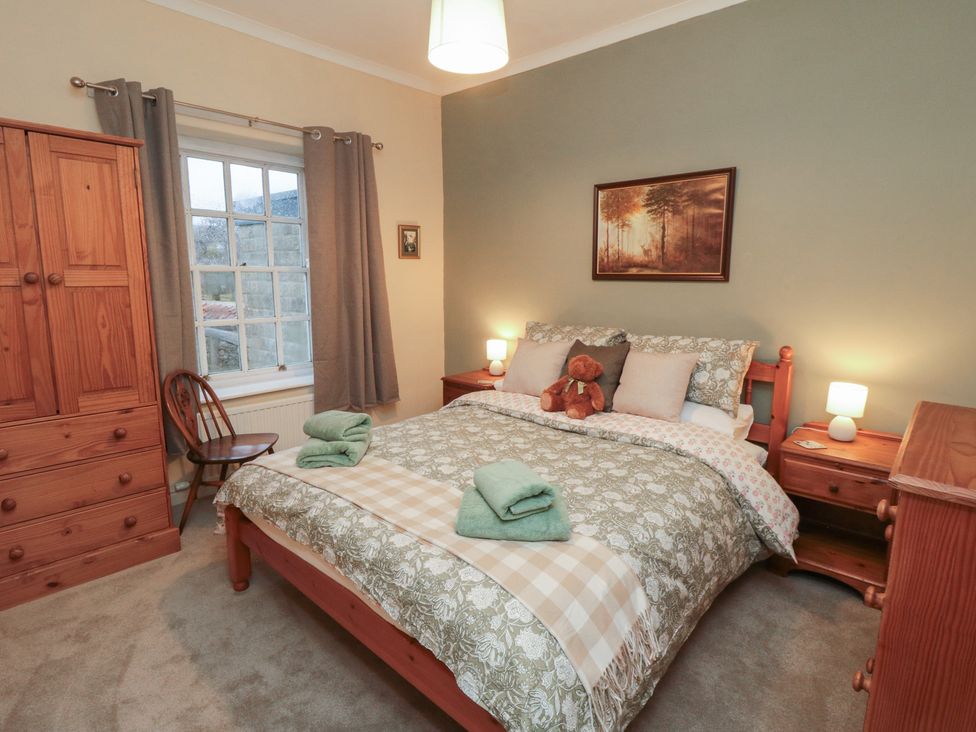 A bedroom with a bed and wardrobe at Daisy cottage in Pickering