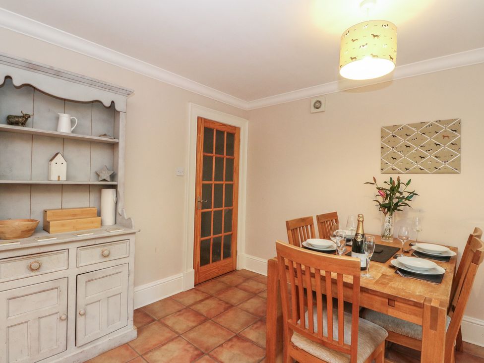 A dining room with a table and chairs at The Cottage in Perth