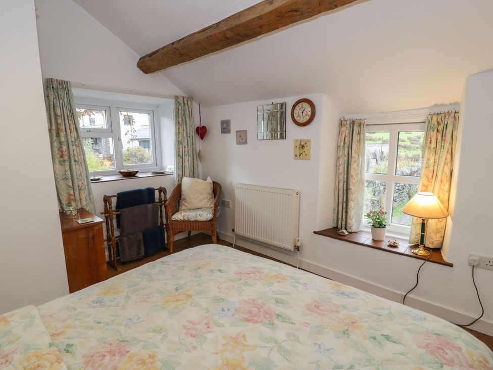 A bedroom with bed and window at Noddfa Penmachno