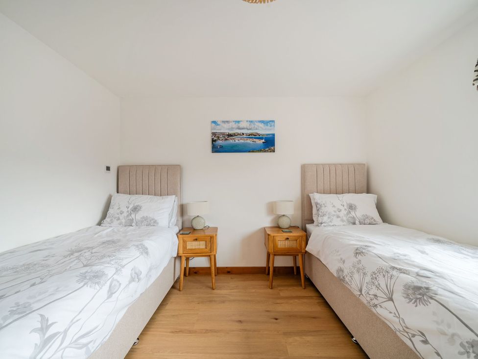 A bedroom with two single beds at Hen Penmynydd in Llanfwrog near Llanfachraeth