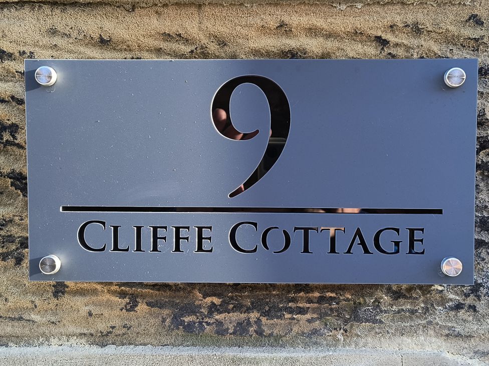 A house number and nameplate for Cliffe Cottage