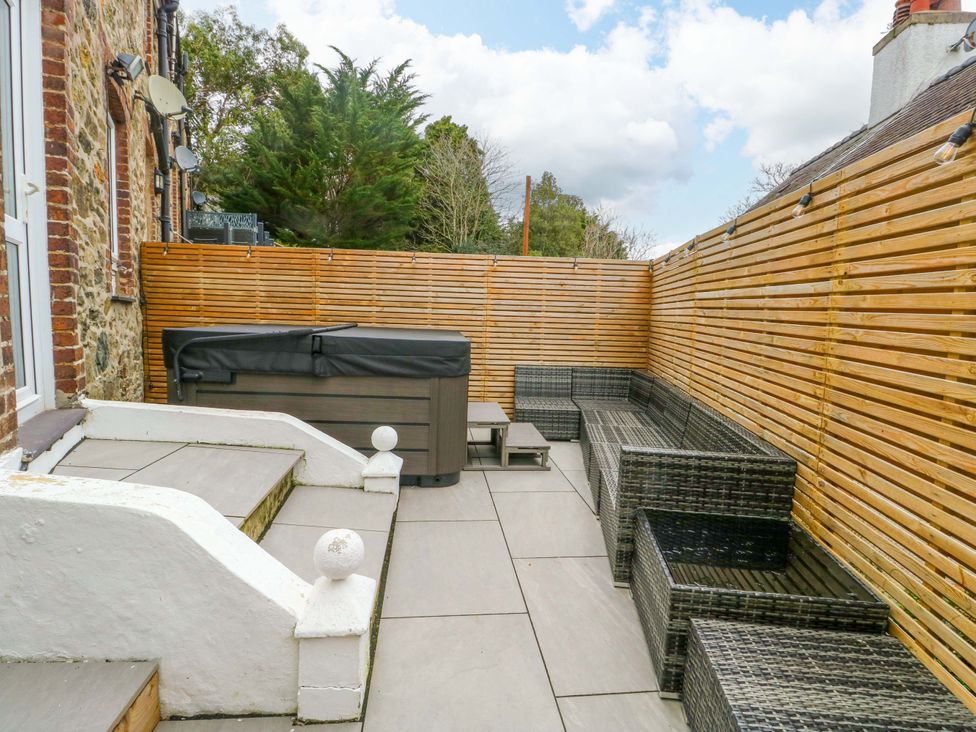An outdoor area with a hot tub and seating at 4 Brynteg Terrace Menai Bridge