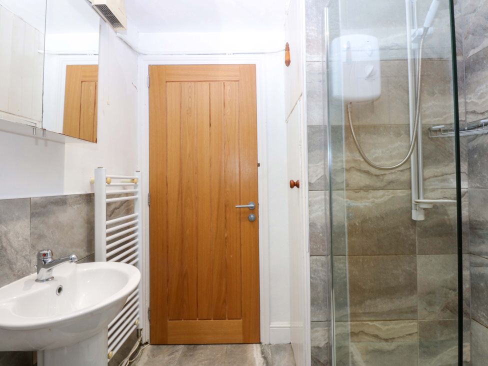 A bathroom with a sink and shower at 4 Brynteg Terrace in Menai Bridge
