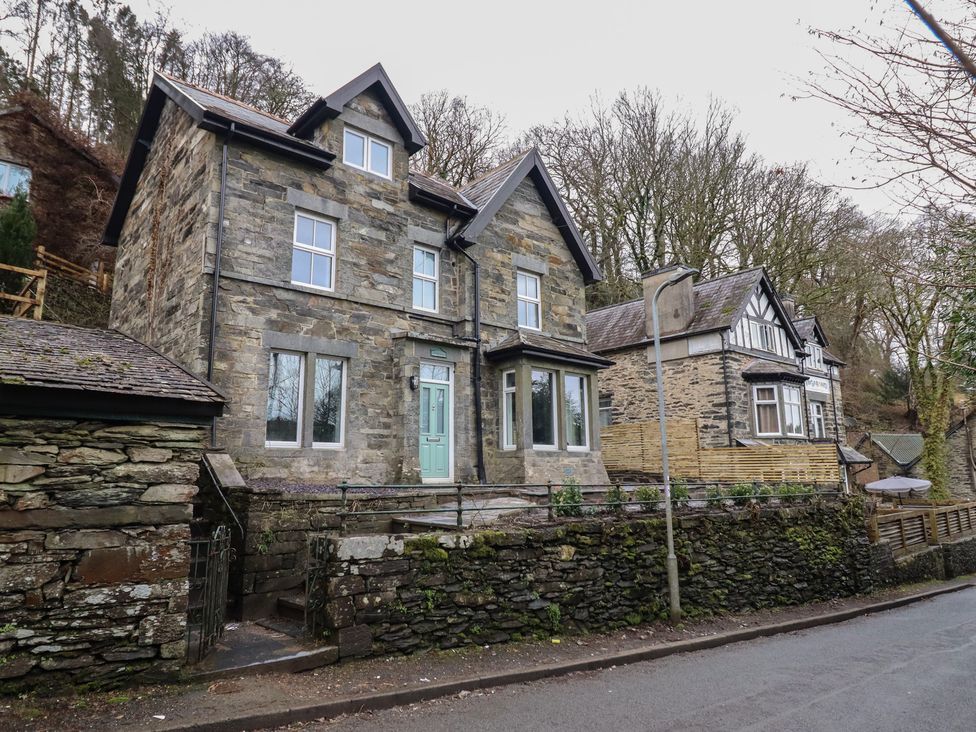 A house with stone wall and windows at Green Bank in Betws-Y-Coed