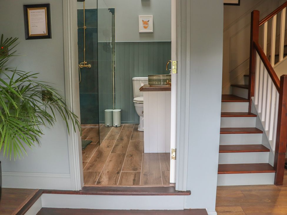A bathroom with shower and toilet at Robins Rest at The Lodge Ahanaglogh near Kilmacthomas, County Waterford