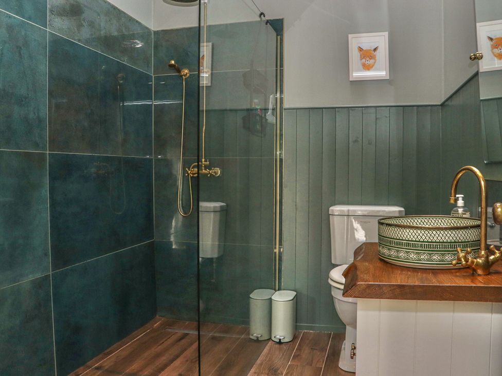 A bathroom with a shower, toilet, and sink at Robins Rest at The Lodge Ahanaglogh near Kilmacthomas, County Waterford
