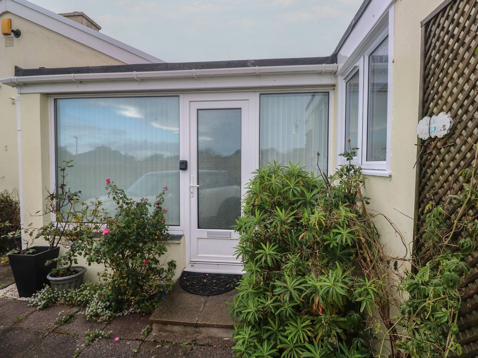 An entrance with plants and a door at Sea Whispers in Marazion
