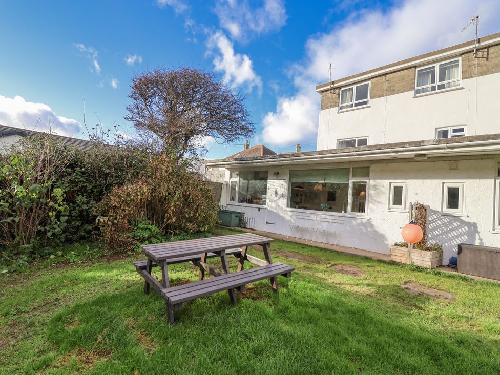 A garden with a picnic table and tree at 3 Brook Cottages Hope Cove