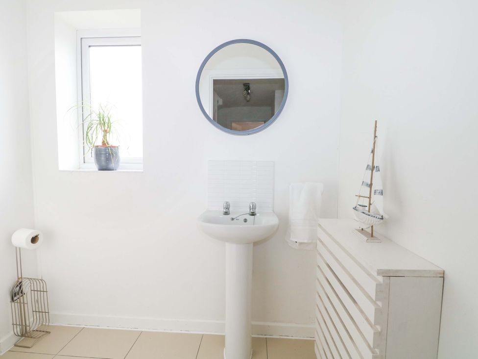 A bathroom with sink and mirror at 67a Harbour Way Shoreham-by-Sea