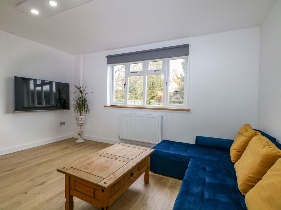 A living room with a sofa and tv at 7 Oaks Track in Carshalton